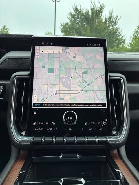 2025 GMC Yukon Denali - Photo 11
