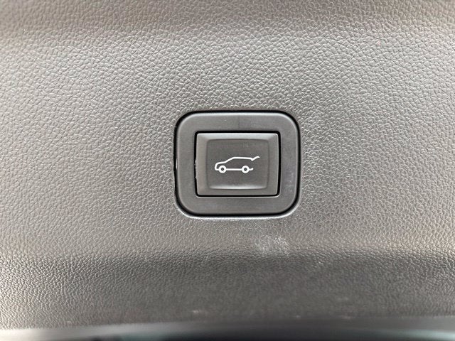 2025 GMC Yukon Denali - Photo 15
