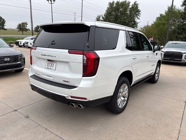 2025 GMC Yukon Denali - Photo 16
