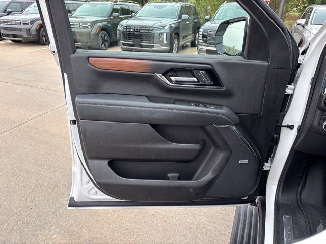 2025 GMC Yukon Denali - Photo 21