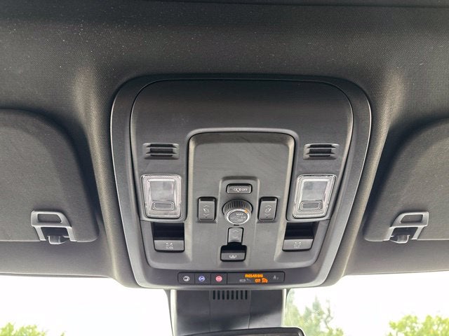 2025 GMC Yukon Denali - Photo 24