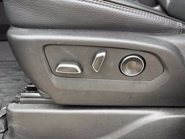 2025 GMC Yukon Denali - Photo 25