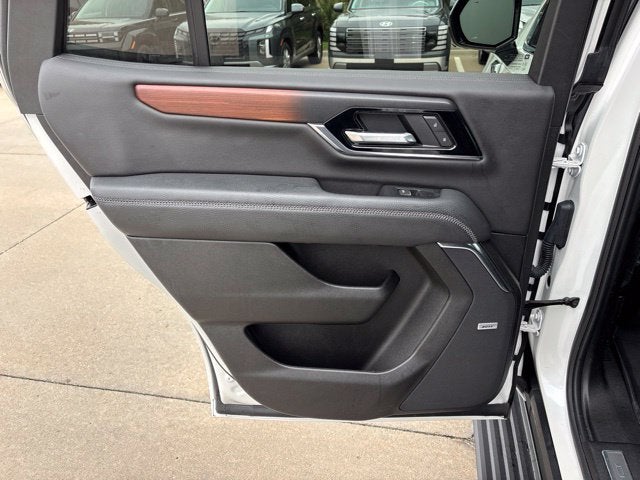 2025 GMC Yukon Denali - Photo 27