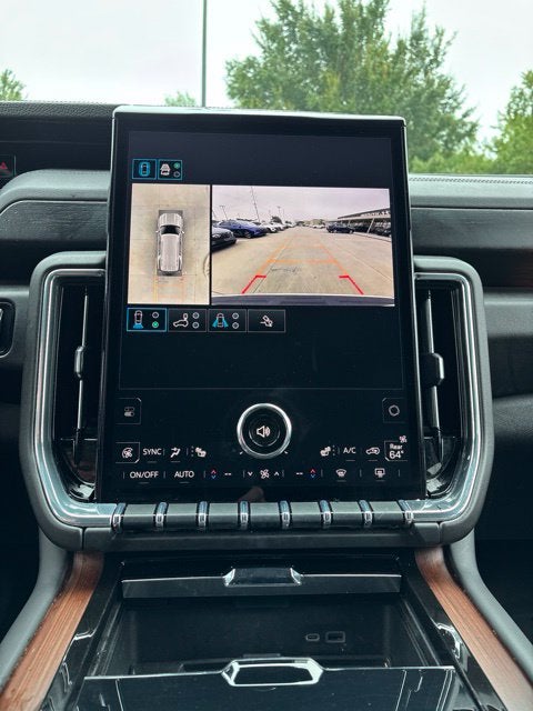 2025 GMC Yukon Denali - Photo 9