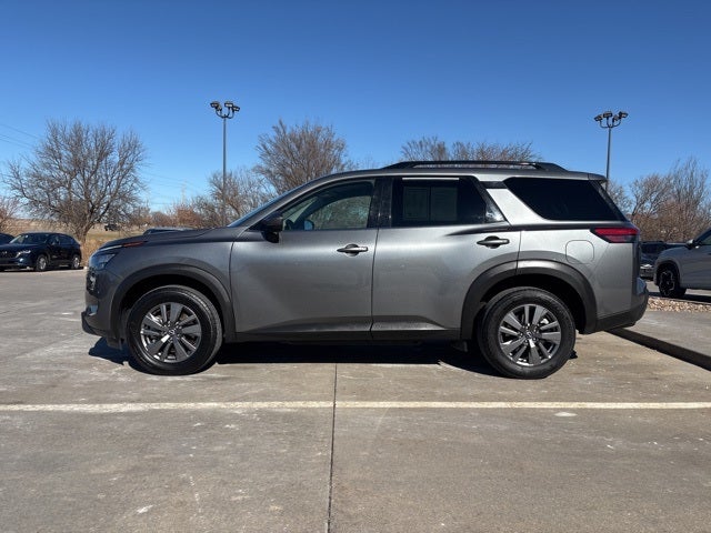 2025 Nissan Pathfinder SV