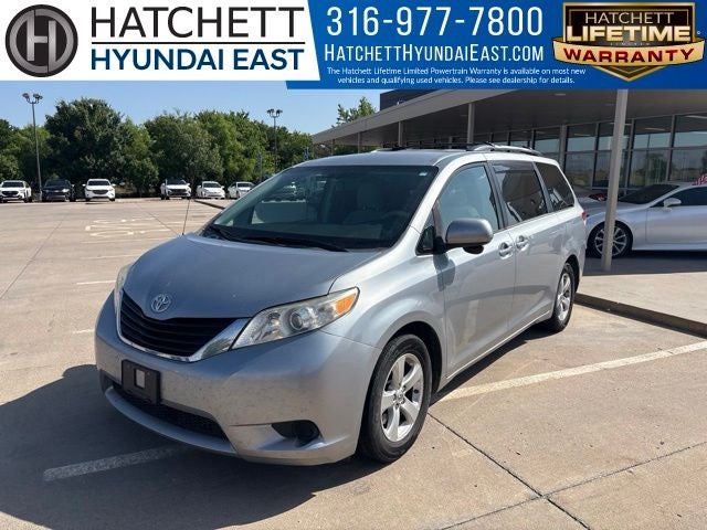 2013 Toyota Sienna LE 8 Passenger