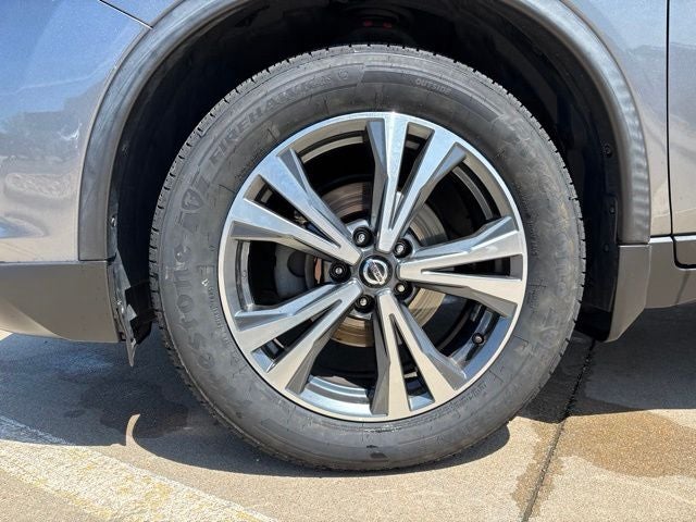 2019 Nissan Rogue SV - Photo 18