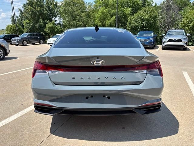 2023 Hyundai ELANTRA SE