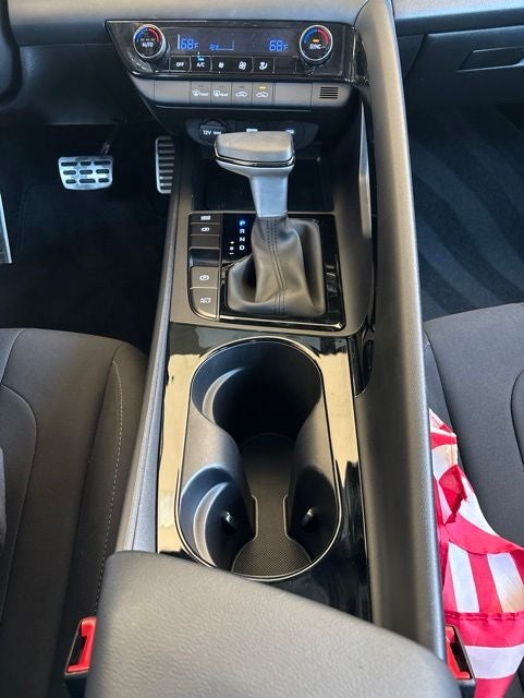 2025 Hyundai Elantra Blue - Photo 11