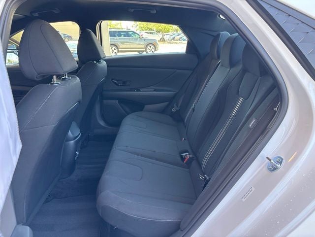 2025 Hyundai Elantra Blue - Photo 18