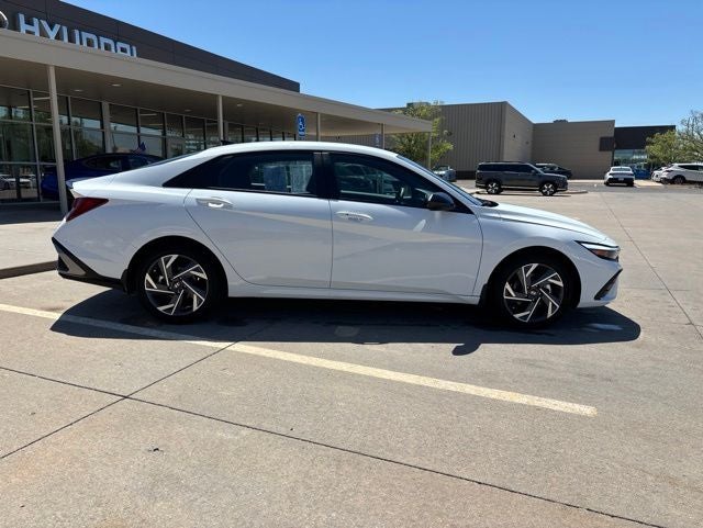 2025 Hyundai Elantra Blue - Photo 6