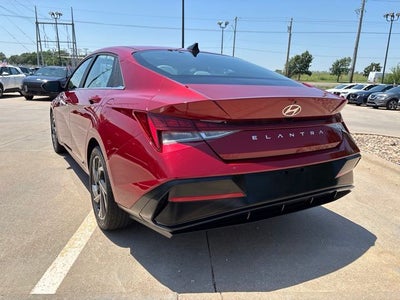 2025 Hyundai ELANTRA Limited