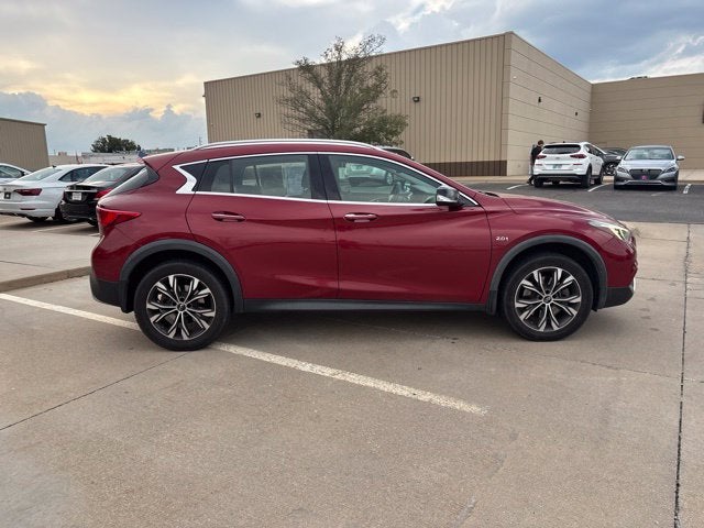 2018 INFINITI QX30 LUXE