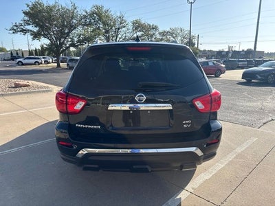 2019 Nissan Pathfinder SV