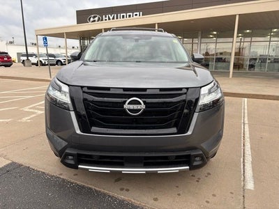 2023 Nissan Pathfinder SL