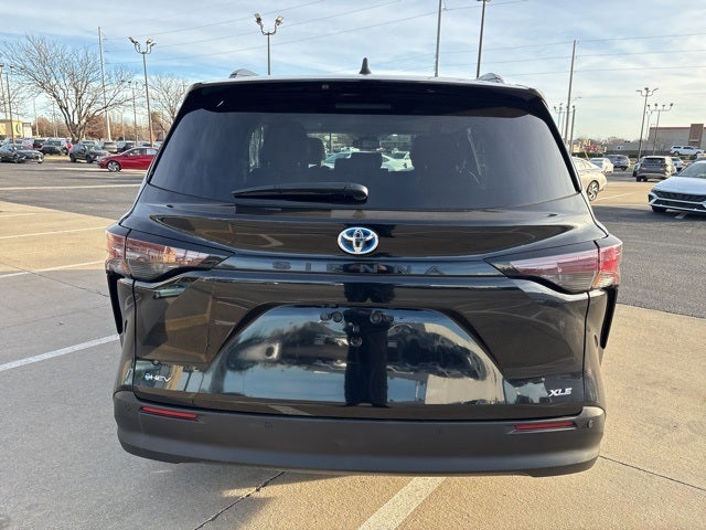 2025 Toyota Sienna XLE 8 Passenger