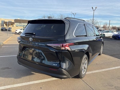 2025 Toyota Sienna XLE 8 Passenger