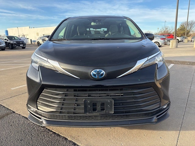 2025 Toyota Sienna XLE 8 Passenger