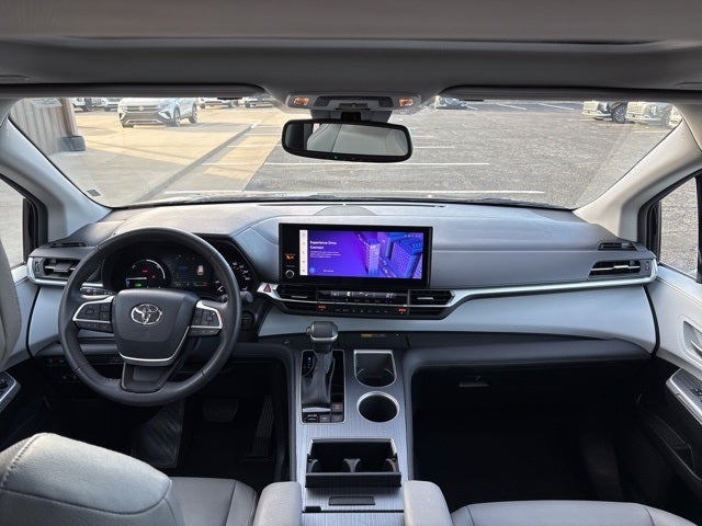 2025 Toyota Sienna XLE 8 Passenger