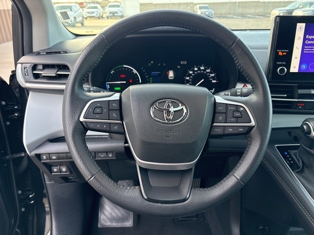 2025 Toyota Sienna XLE 8 Passenger