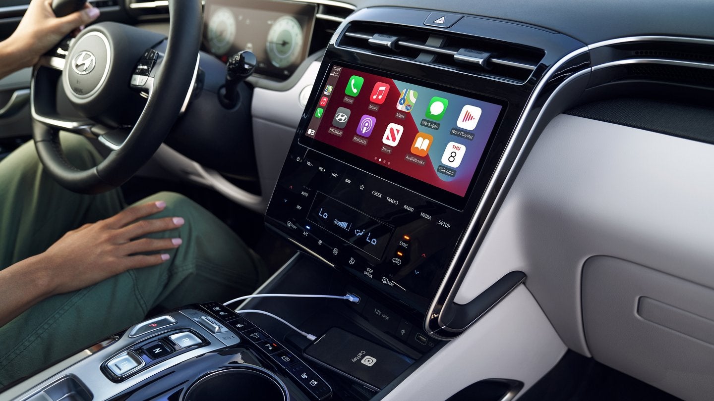 2022 Tucson Interior | Hatchett Hyundai East in Wichita KS